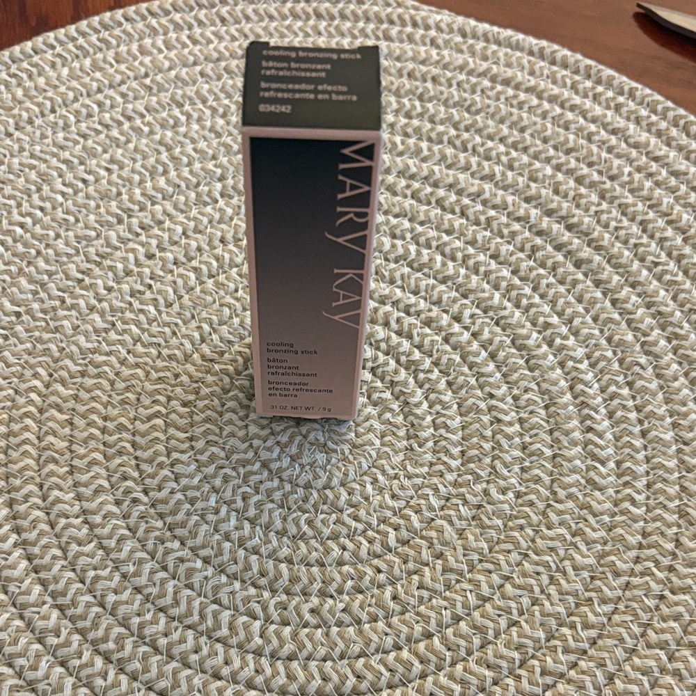 Mary Kay Bronzing Stick in Black and Pink